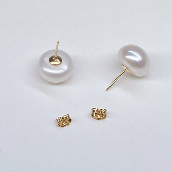 Saks Fifth Avenue Collection 14K Gold Freshwater Button Pearl Stud Earring - Picture 3 of 7